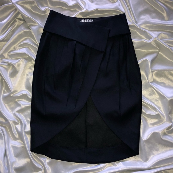 JACQUEMUS FW’17 Collection Skirt - Picture 2 of 8